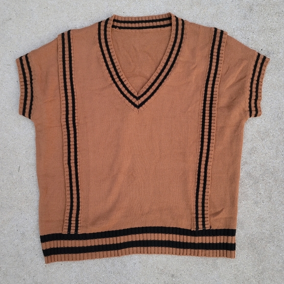 Sweaters - Short Sleeve Sweater Size L